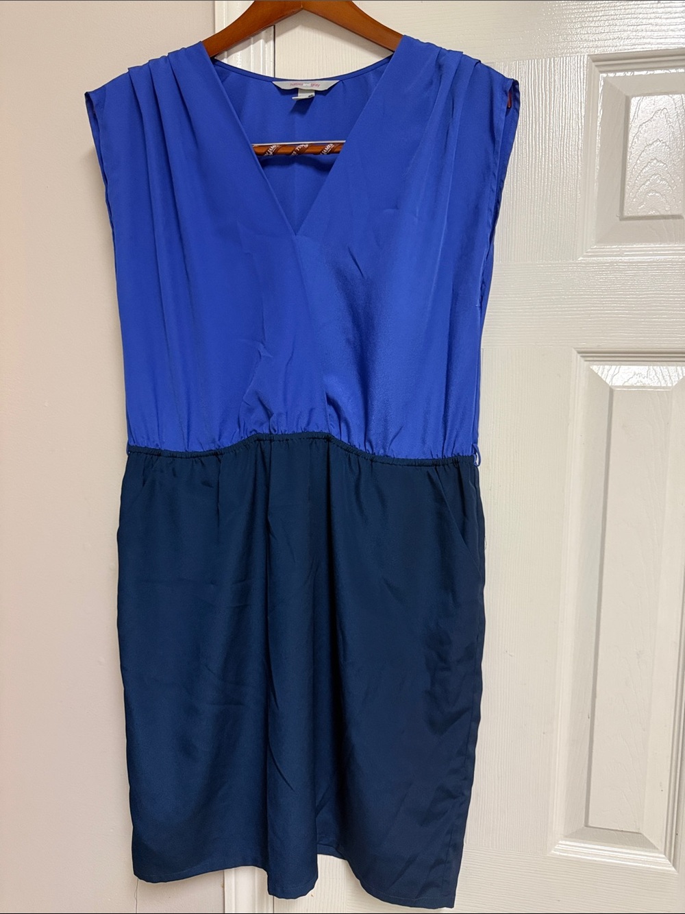 Harper And Gray Two-Tone Sleeveless Blouson Colorblock V-Neck Dress